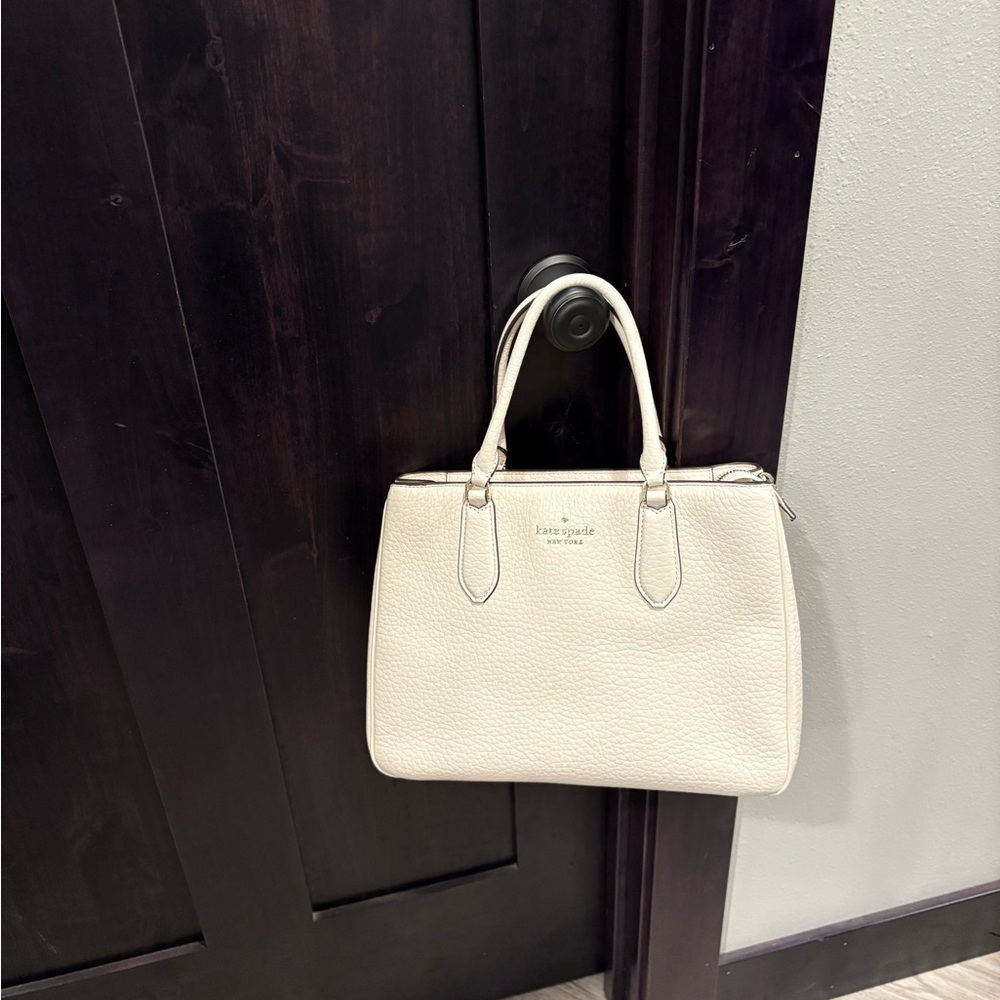 Kate Spade large Leighton satchel ‼️please get rid of it‼️ - Picture 3 of 7